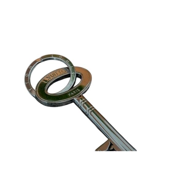 Louis Vuitton Palladium Finish Travel Key Ring - Picture 2 of 8